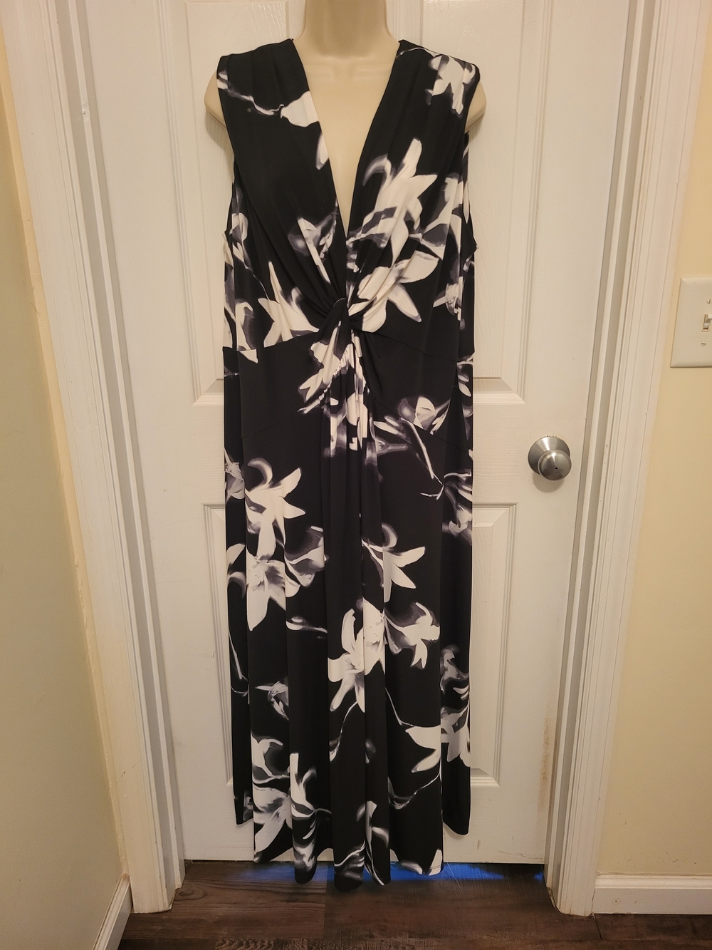 Calvin Klein Black and White Floral Twist-Front Sleeveless Maxi Dress